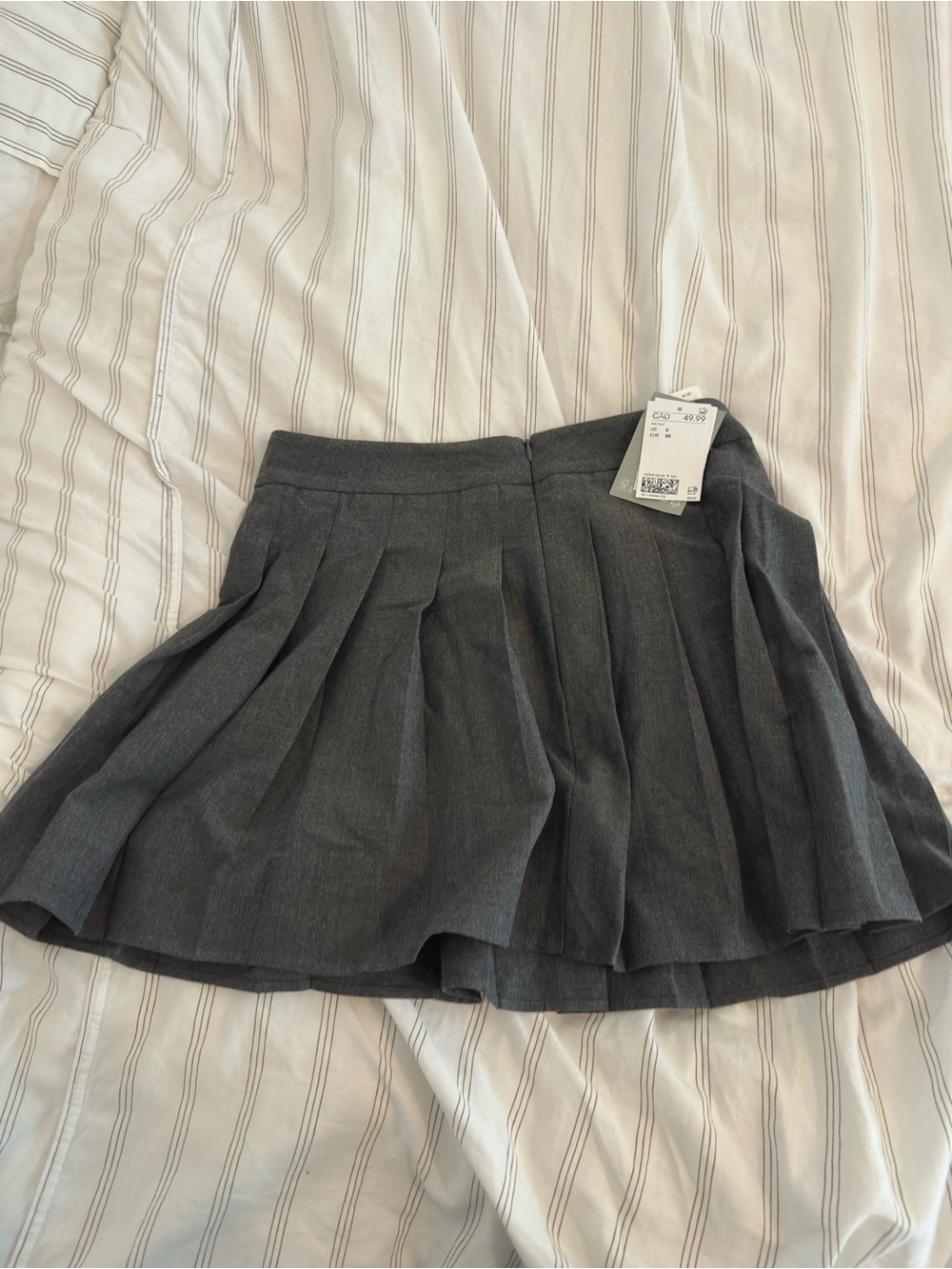 NWT HM Classic Pleated Mini Skirt - Gray